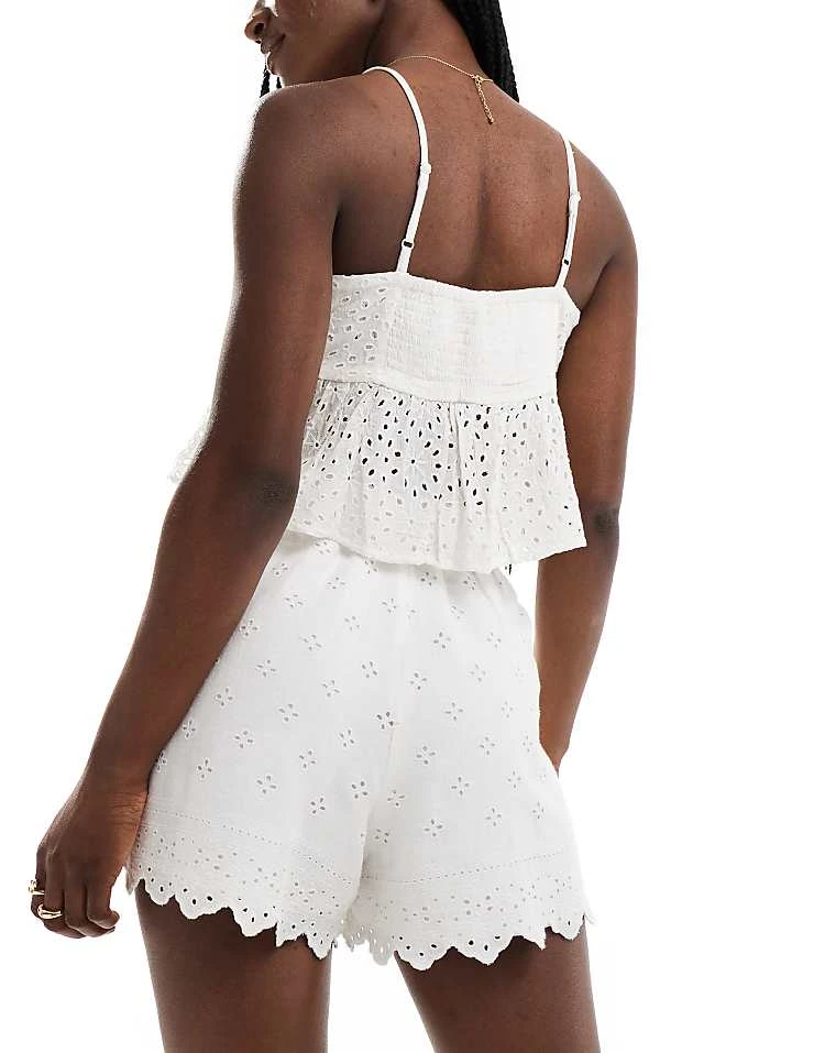 Abercrombie & Fitch Linen Blend Shorts In White With Eyelet Detailing For Women Brilliant White 5 Abercrombie & Fitch Linen Blend Shorts In White With Eyelet Detailing For Women Brilliant White - Image 3