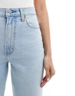 Abercrombie & Fitch 90's Straight Fit Jean With Knee Rip In Light Wash Blue For Women -Abercro Clothing Shop 206670944 4