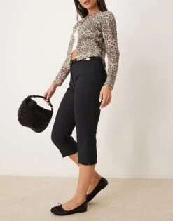 Abercrombie & Fitch Low Rise Tailored Capri Pant In Black For Women -Abercro Clothing Shop 207233830 4