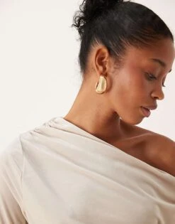 Abercrombie & Fitch Long Sleeved Off The Shoulder Top In Cream Velvet For Women Pumice Stone -Abercro Clothing Shop 207345397 4