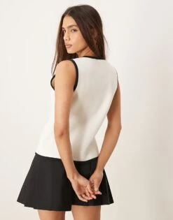 Abercrombie & Fitch Textured High Neck Contrast Knit Vest In Black For Women -Abercro Clothing Shop 207871447 3