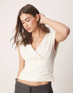Abercrombie & Fitch Grown Over V Neck Top In Cream For Women