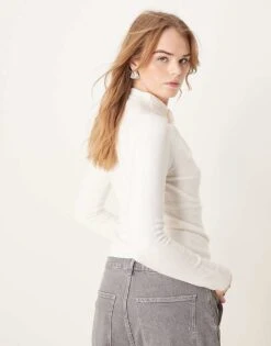 Abercrombie & Fitch Twist Front Detail Top In Cream For Women -Abercro Clothing Shop 207884061 4