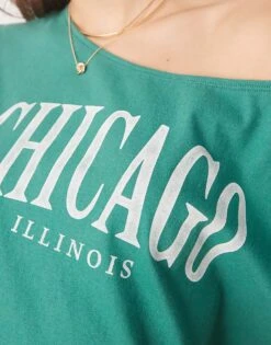 Abercrombie & Fitch Slash Neck T-shirt With Chicago Print In Green For Women Antique Green -Abercro Clothing Shop 207905366 4