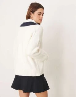 Abercrombie & Fitch Oversized Contrast V Neck Jumper In Cream For Women -Abercro Clothing Shop 207915720 4